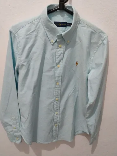Vendo camisa em alfaiataria.
