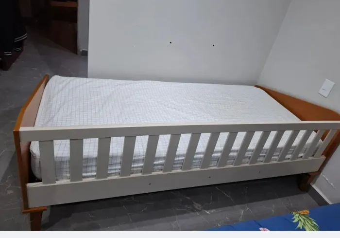 Vendo cama igual da FT toda branca