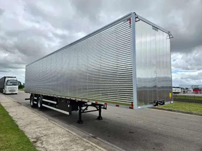 Baú Nostra Ano 2026 0km Pronta Entrega 30 plts 15.40 x 2.90 com pneu - para cavalo toco