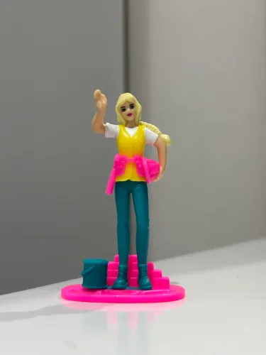 Barbie Profissões Kinder Ovo Engenheira/Arquiteta