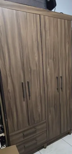 Guarda-Roupa 4 Portas e 2 Gavetas - Madeira Escura (Semi-novo / Ótimo Estado)
