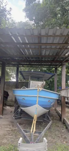 VENDE-SE LANCHA COM CONSOLE CENTRAL