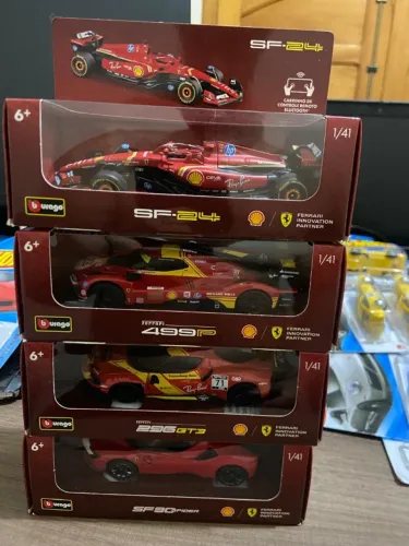 Miniaturas Ferrari Posto Shell com controle remoto via Bluetooth
