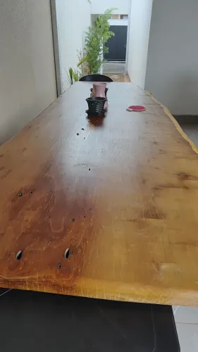 Mesa de madeira rústica, maciça 