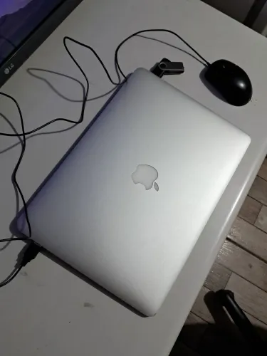 MacBook Air i7 8GB RAM SSD 1TB - Excelente Estado