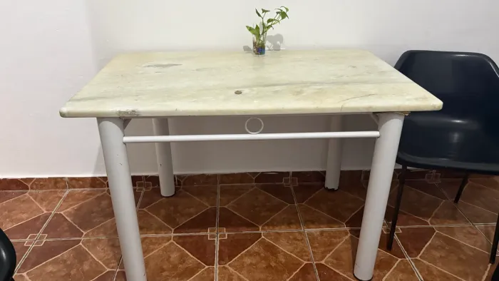 MESA DE COZINHA COM TAMPO DE GRANITO