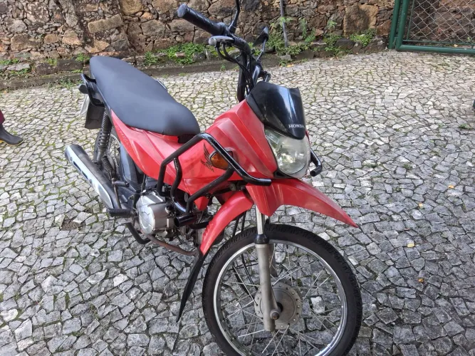 Moto em boas condições 