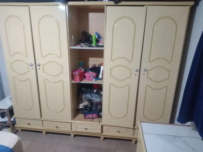 Vendo esse guarda roupa de madeira,lindo.. guarda roupa de casal e de madeira