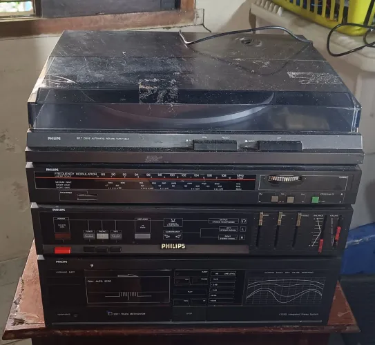 Philips F1330