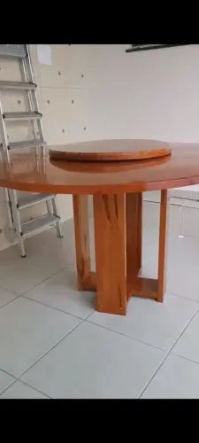Mesa redonda para 6 cadeiras com prato giratório 