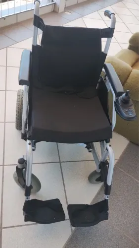 Vende-se cadeira de roda motorizada 