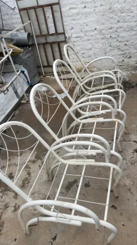 Cadeiras de ferro