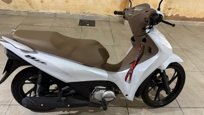 VENDO BIZ MUITO NOVA