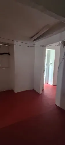 Alugo casa em São Cristóvão RJ (acesso via escada)