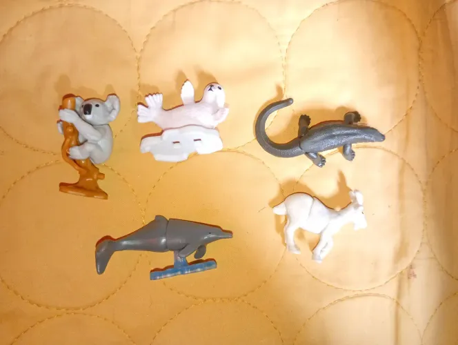 Figuras colecionáveis kinder ovo