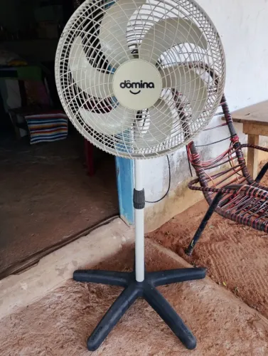 Ventilador de Coluna Domina Grande 6 Pás - 220V