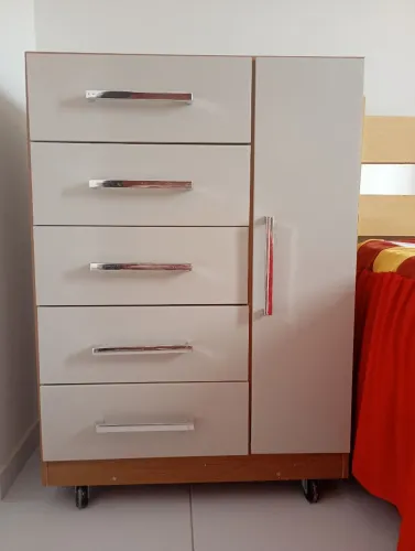 Cômoda sapateira com rodinhas