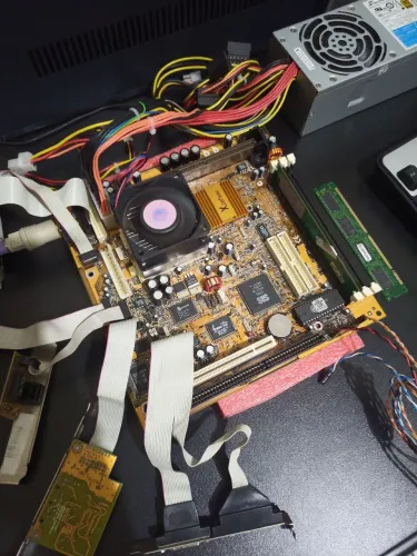 Placa mãe antiga PC CHIPS pga370 slot1 isa