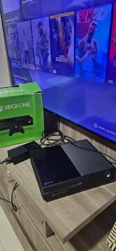 Xbox one Fat 500GB (SEM CONTROLE) + 2 Jogos