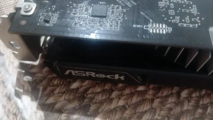 Placa de video asrock rx550 para tentativa de reparou ou peça