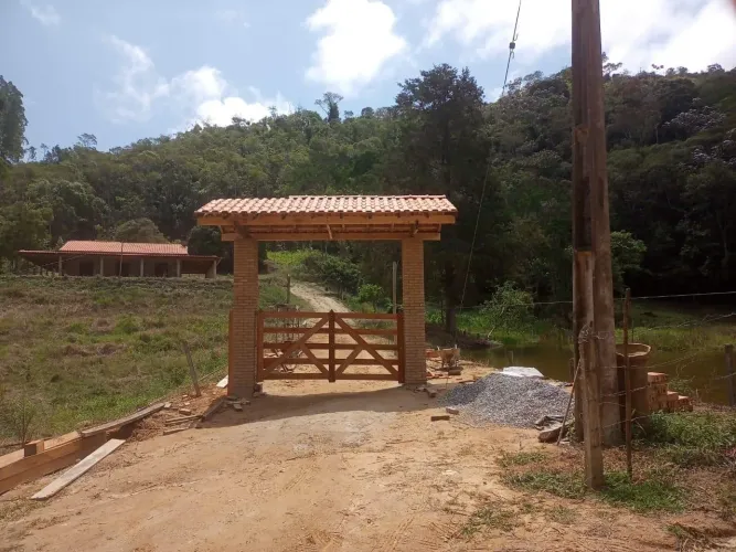 Sitio à venda em Natividade da Serra-SP, bairro Rural: 3 quartos, 1 suíte, 1 sala, 2 banhe