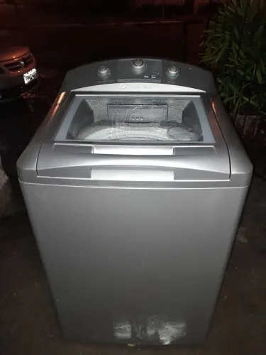 Lavadora de roupas Continental de 16kg bem novinha