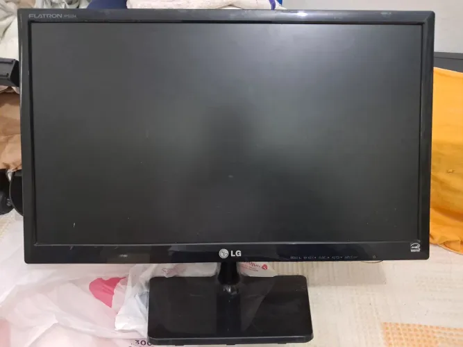 Vendo  barato  monitor  LG de 24 polegadas  com defeito  para consertar  
