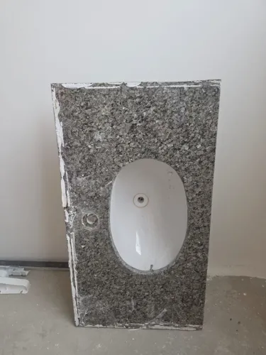 Pia de lavabo e tanque