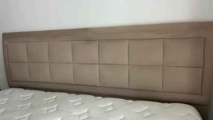 Cama King Size com base e cabeceira