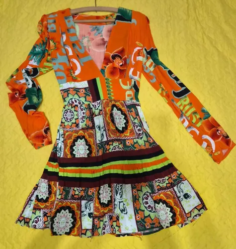 Vestido laranja com estampa