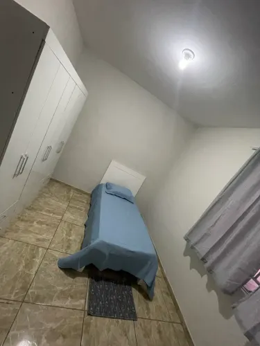 Alugo quarto (somente para mulheres)