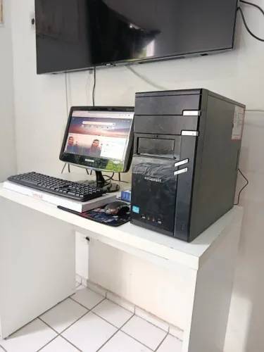 COMPUTADOR BASICO/ 4 GB/INTEL DUAL CORE/HD320/16.5