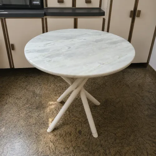 Mesa Redonda 79 cm com Tampo Em Mármore - Base Central Moderna