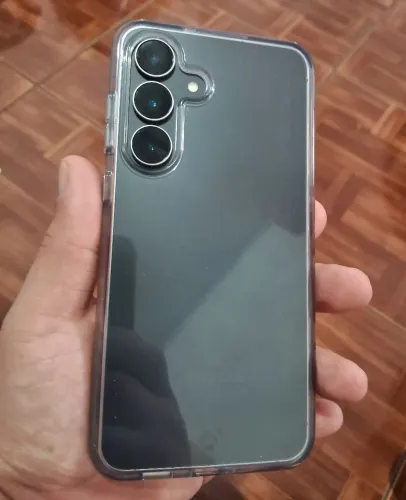 Vendo ou troco com volta pra mim S25 Fe 256gb completo e com Nota Fiscal