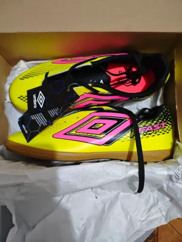 Chuteira umbro futsal n40