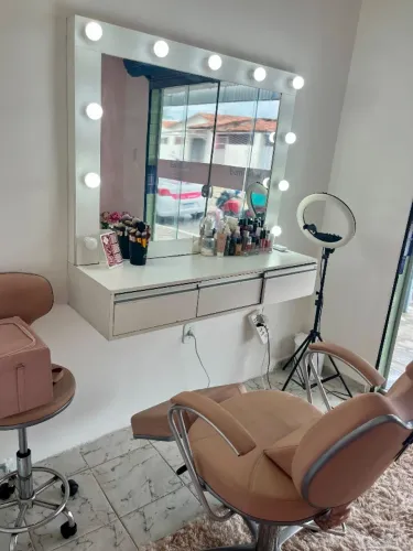 Cadeira para manicure e escovista 