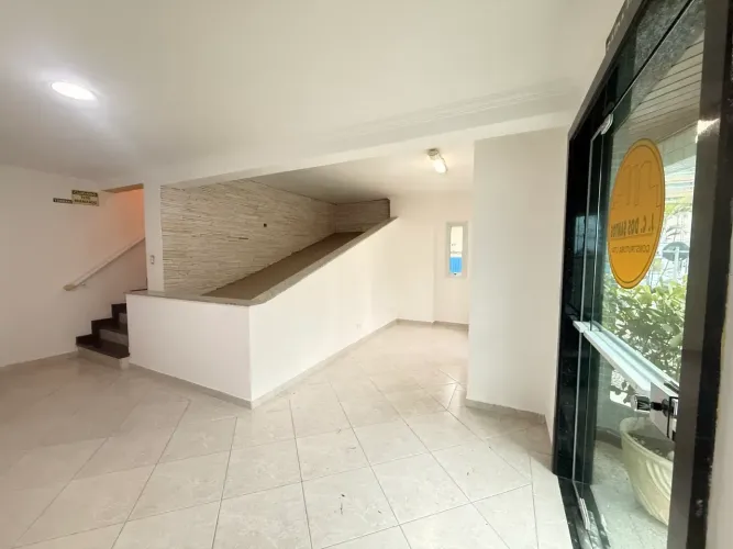 Centro comercial localizado no Bairro da Guilhermina - Praia Grande