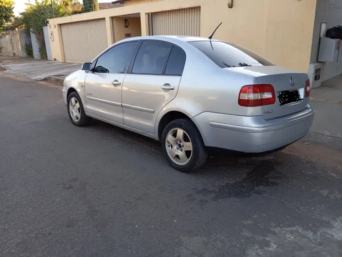 Volkswagen Polo Sedan 1.6 MI 101cv 8V 4P 2004
