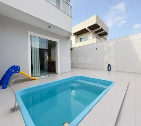 Casa duplex com piscina Porteira fechada a poucos passos da praia | Jacaraípe Serra/ES.