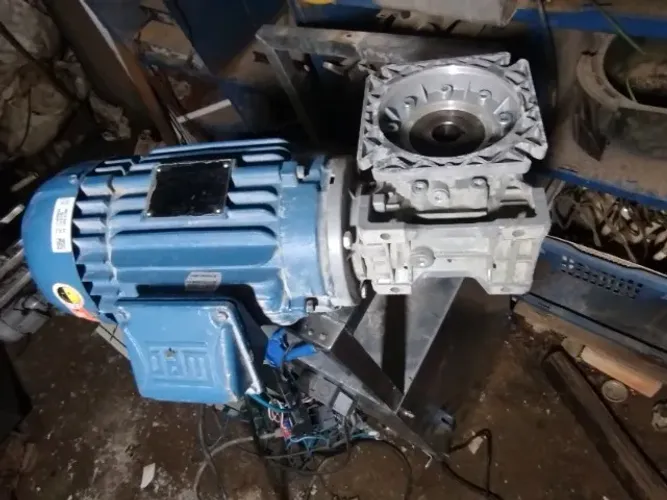 MOTOR TRIFASICO E ROSCA TRANSPORTADORA