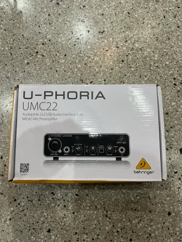 Interface de áudio Behringer UMC22 