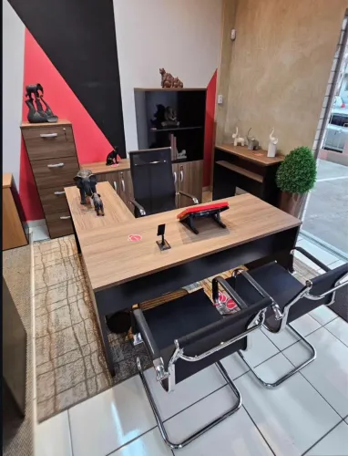 MESA RETA PE PAINEL 1.50x1.60 LOJA IKONOFFICE 