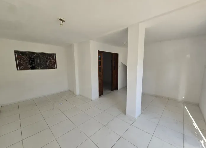 Casa com 2 unidades independentes à venda em Lagoa Nova