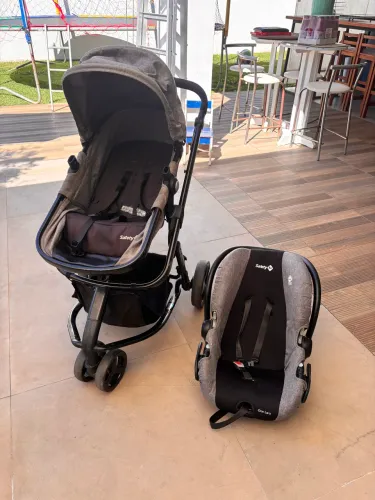 Vendo Carrinho de bebê 3 em 1. bebê conforto e vira Moisés safety