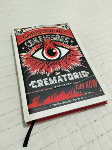 Livro "Confissões do Crematório", Caitlin Dought | Darkside Books 