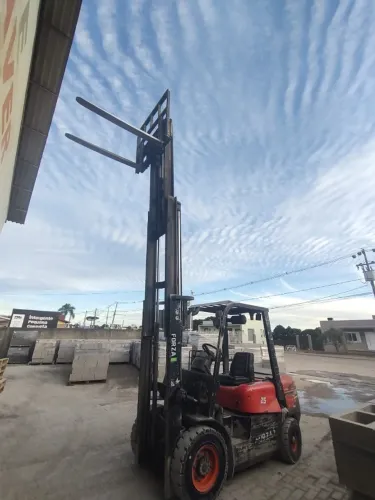 Empilhadeira Forza BR 2,5ton - não aceito troca