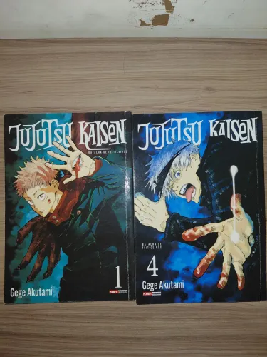 Vendo mangas de Jujutsu Kaisen