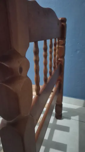 Cama de madeira maciça torneada estilo colonial