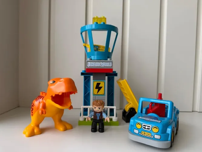 Lego Duplo Jurassic World Torre do T-Rex. Edição descontinuada. 
