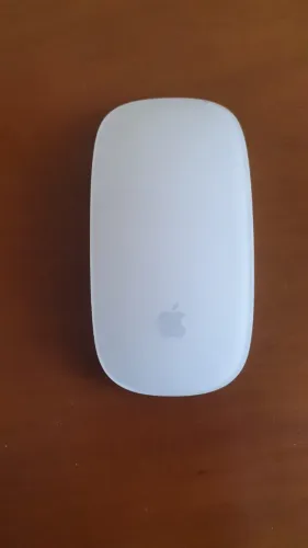 Vendo Apple Magic Mouse 2 original, modelo A1657 (não usa pilhas)